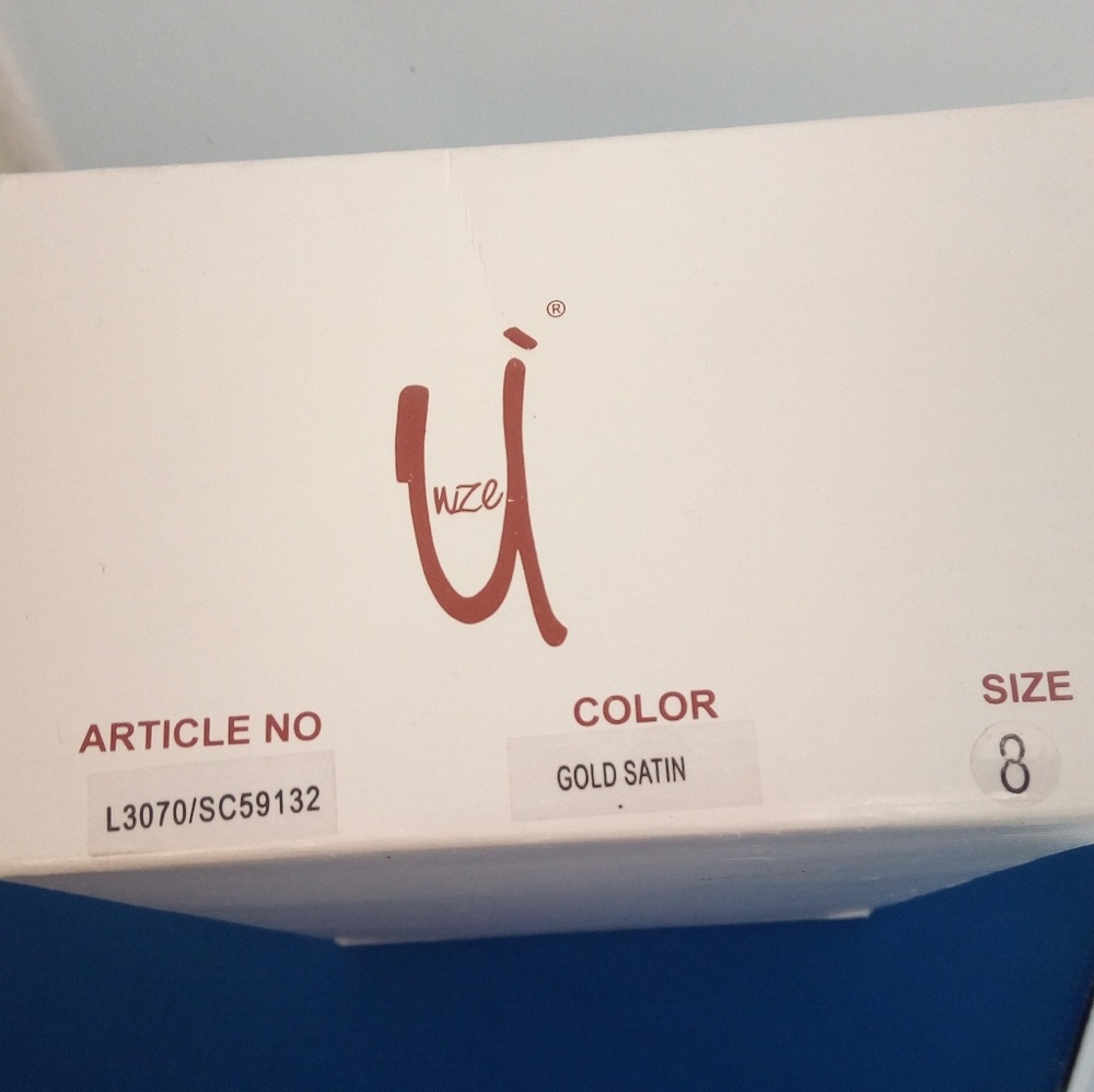 Unze Women's Sandals Heels Gold with Rhinestones - Picture 7 of 8